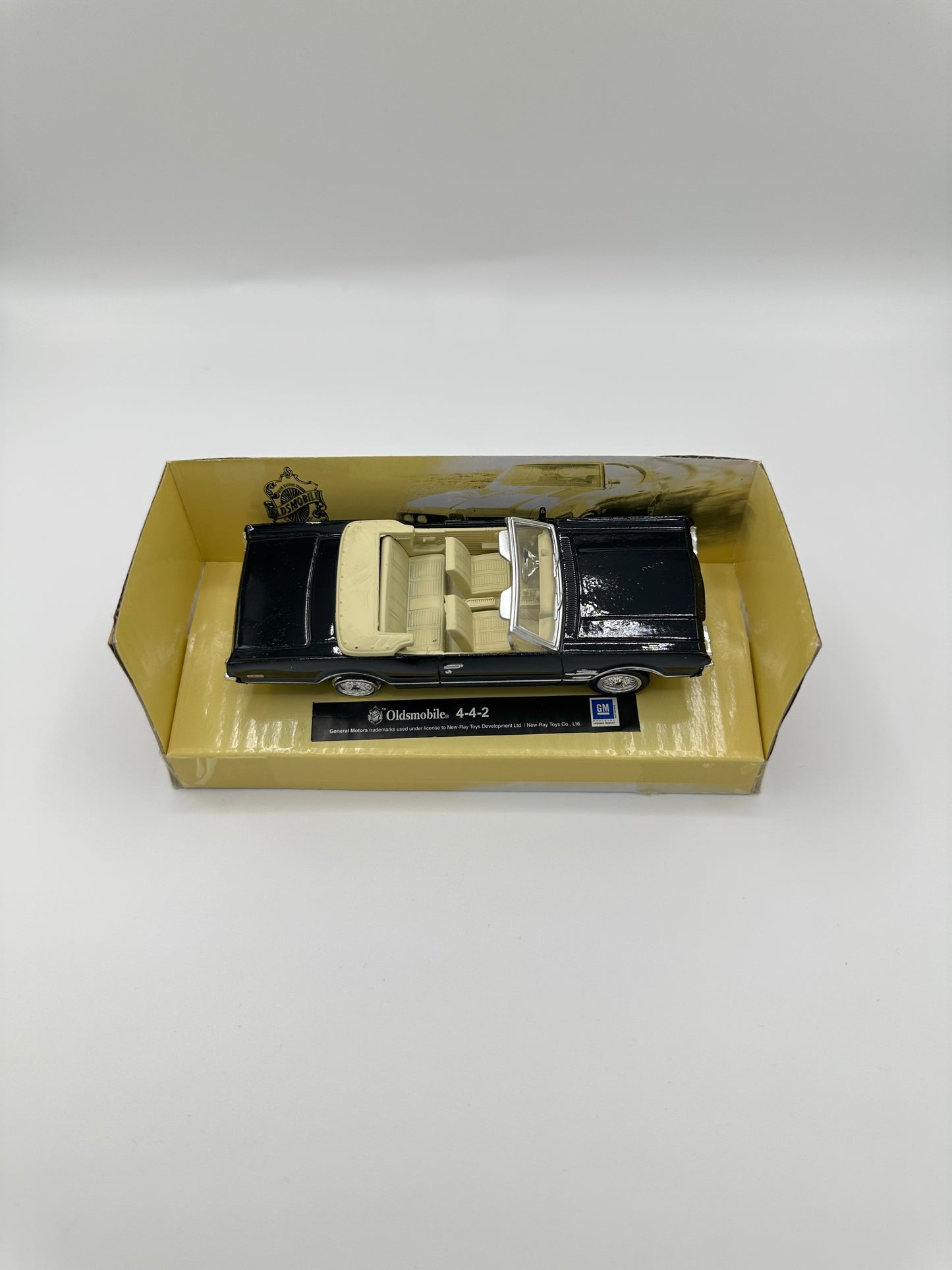 New Ray City Cruiser Collection Oldsmobile 4-4-2 1/43