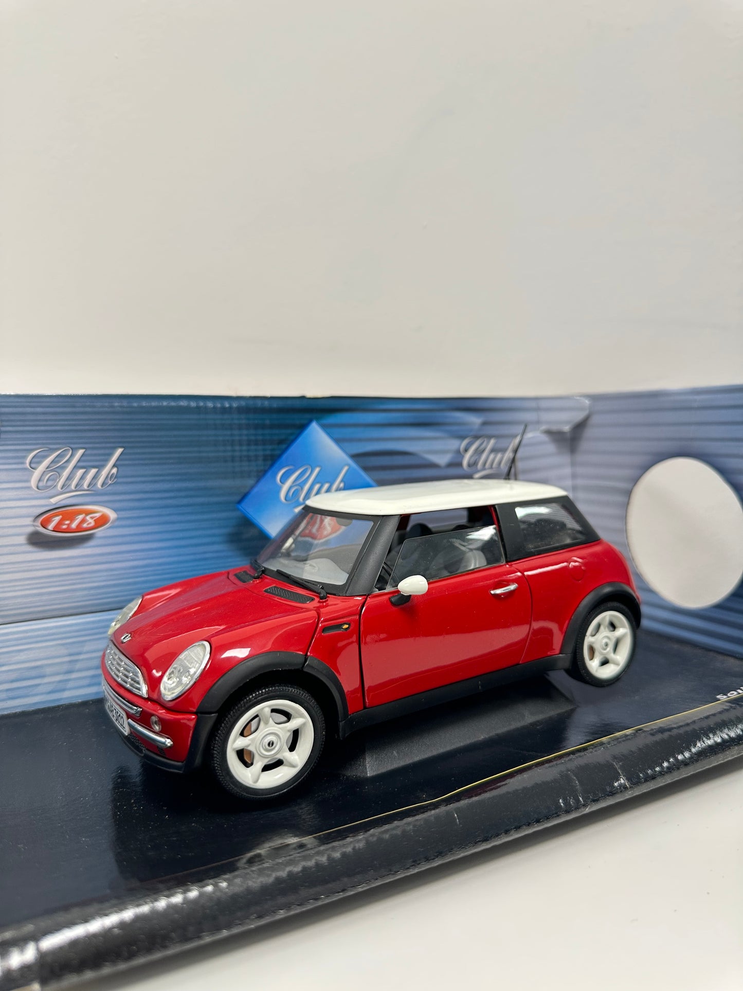 Solido Mini Cooper (New Mini) 2001 1/18