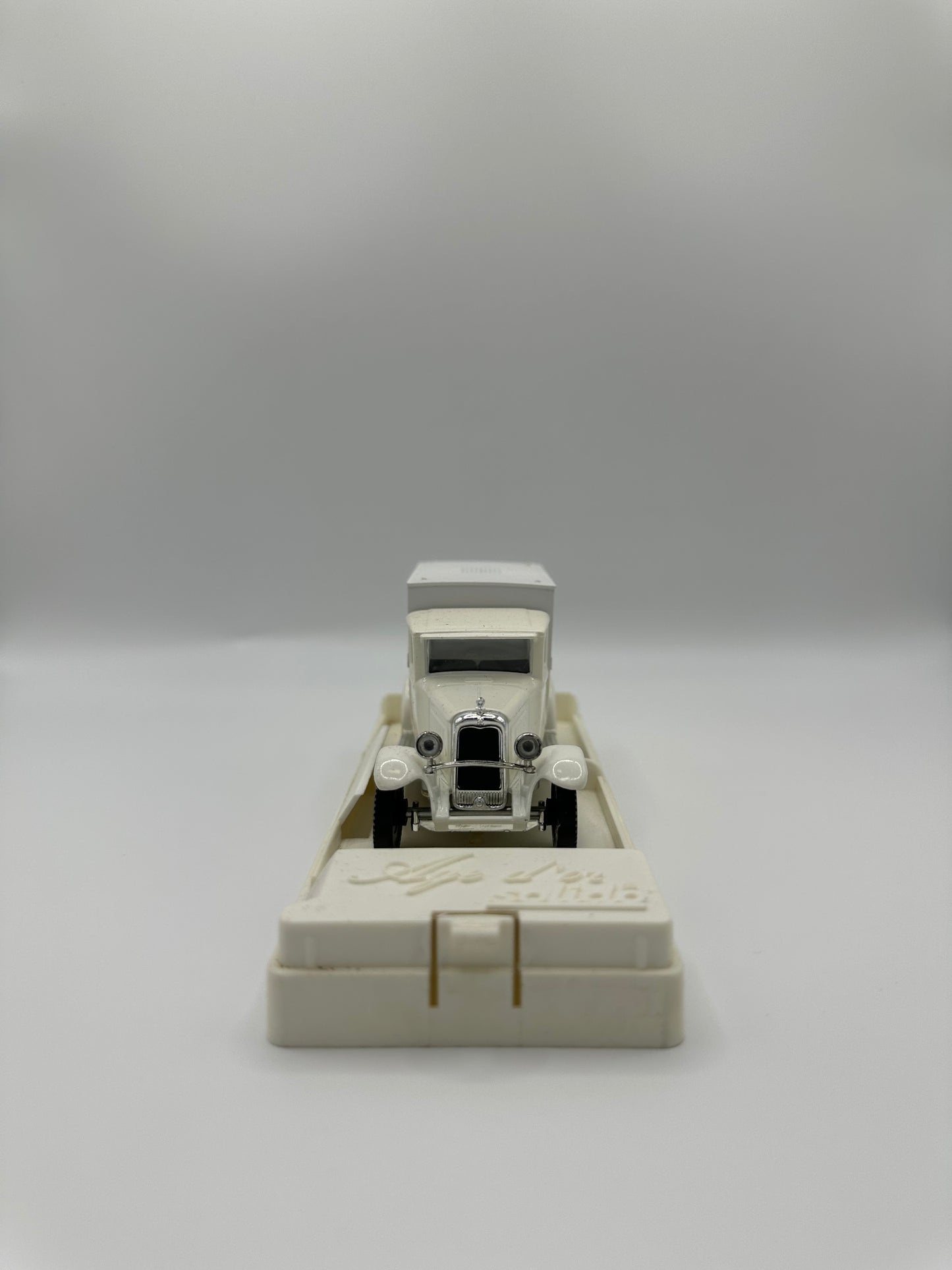 Solido Age d'Or Citroën C4 Fourgon 1/43