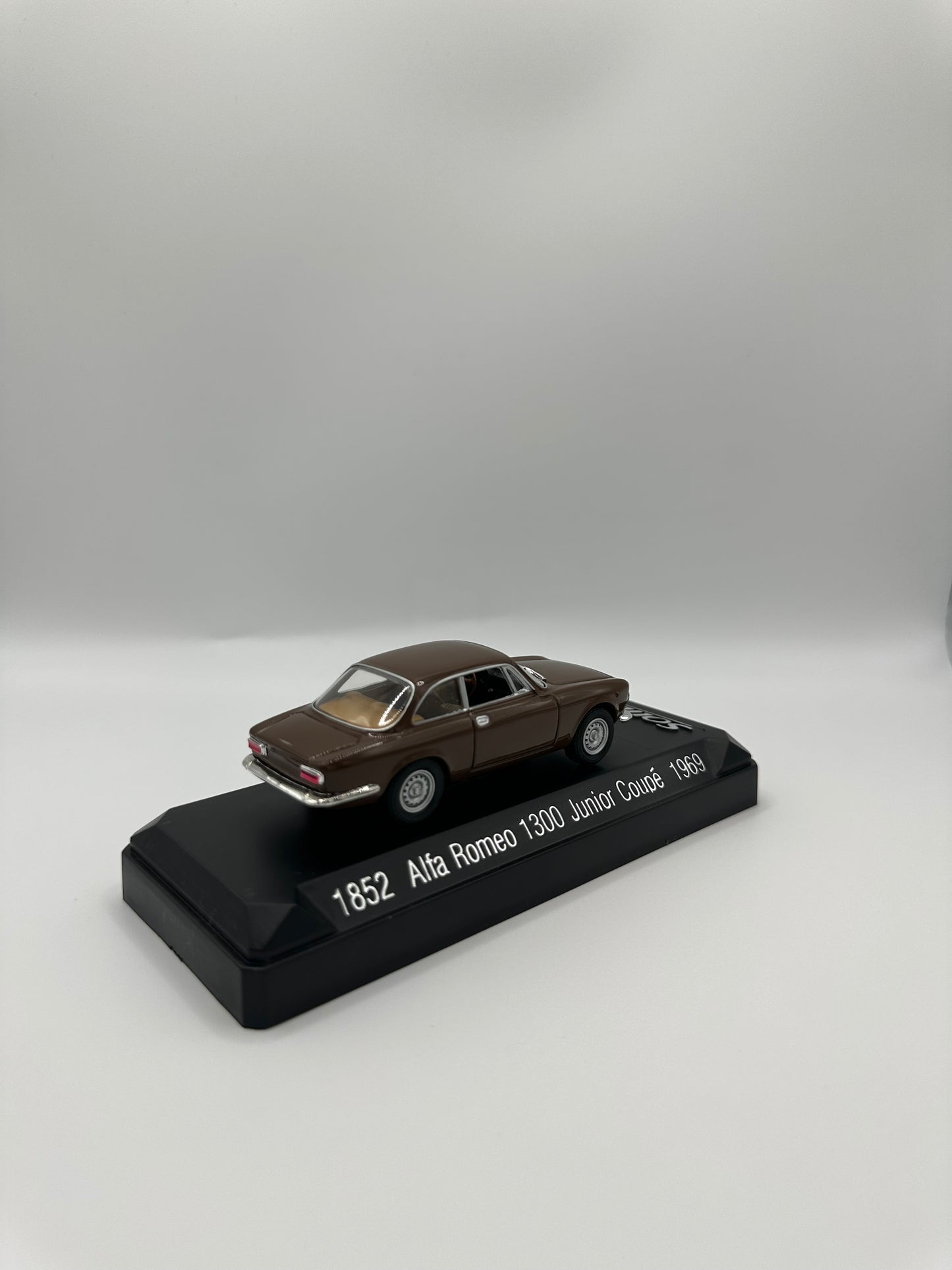 Solido Yesterday 1852 Alfa Romeo 1300 Junior Coupé 1969 1/43