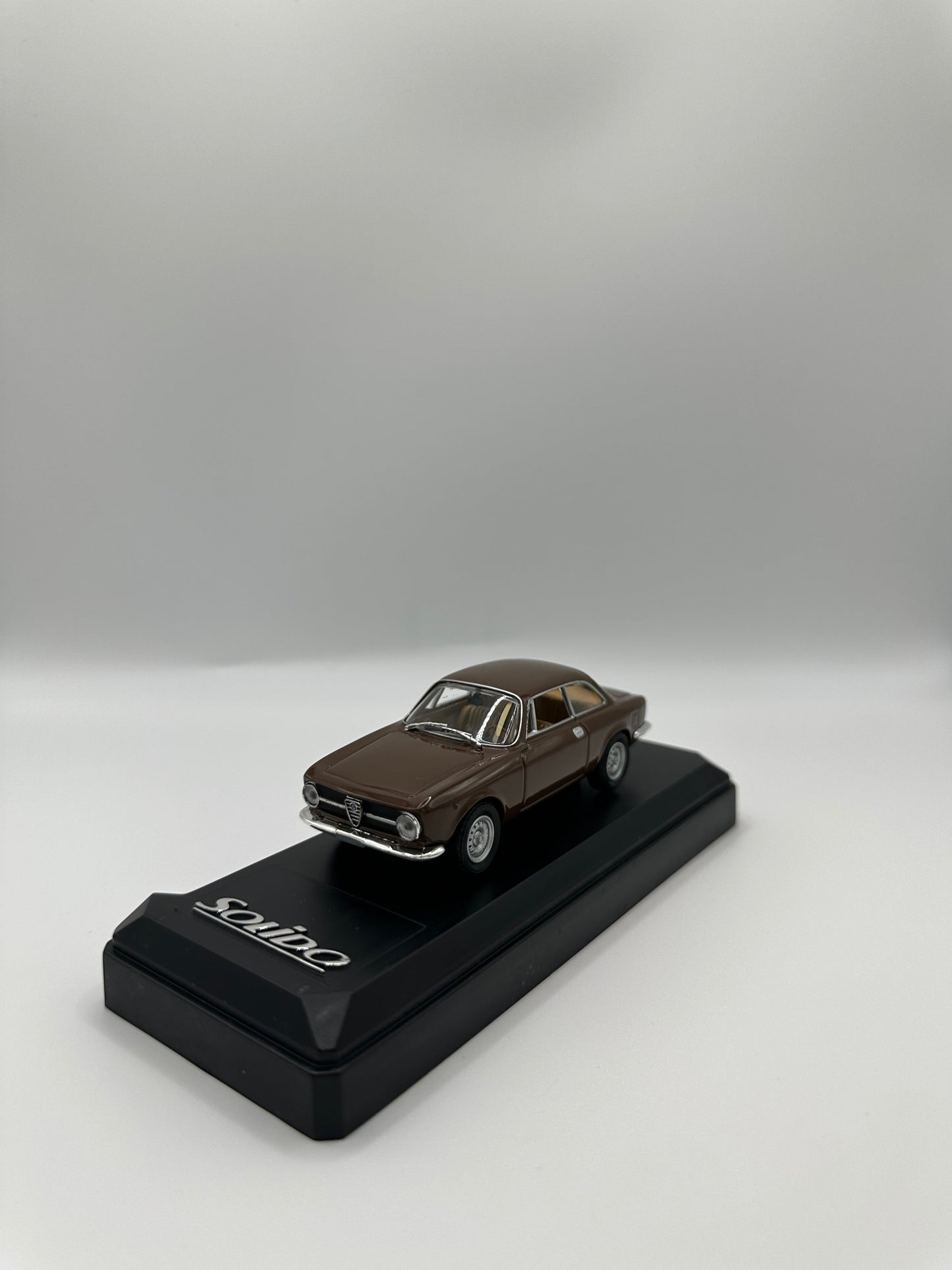 Solido Yesterday 1852 Alfa Romeo 1300 Junior Coupé 1969 1/43