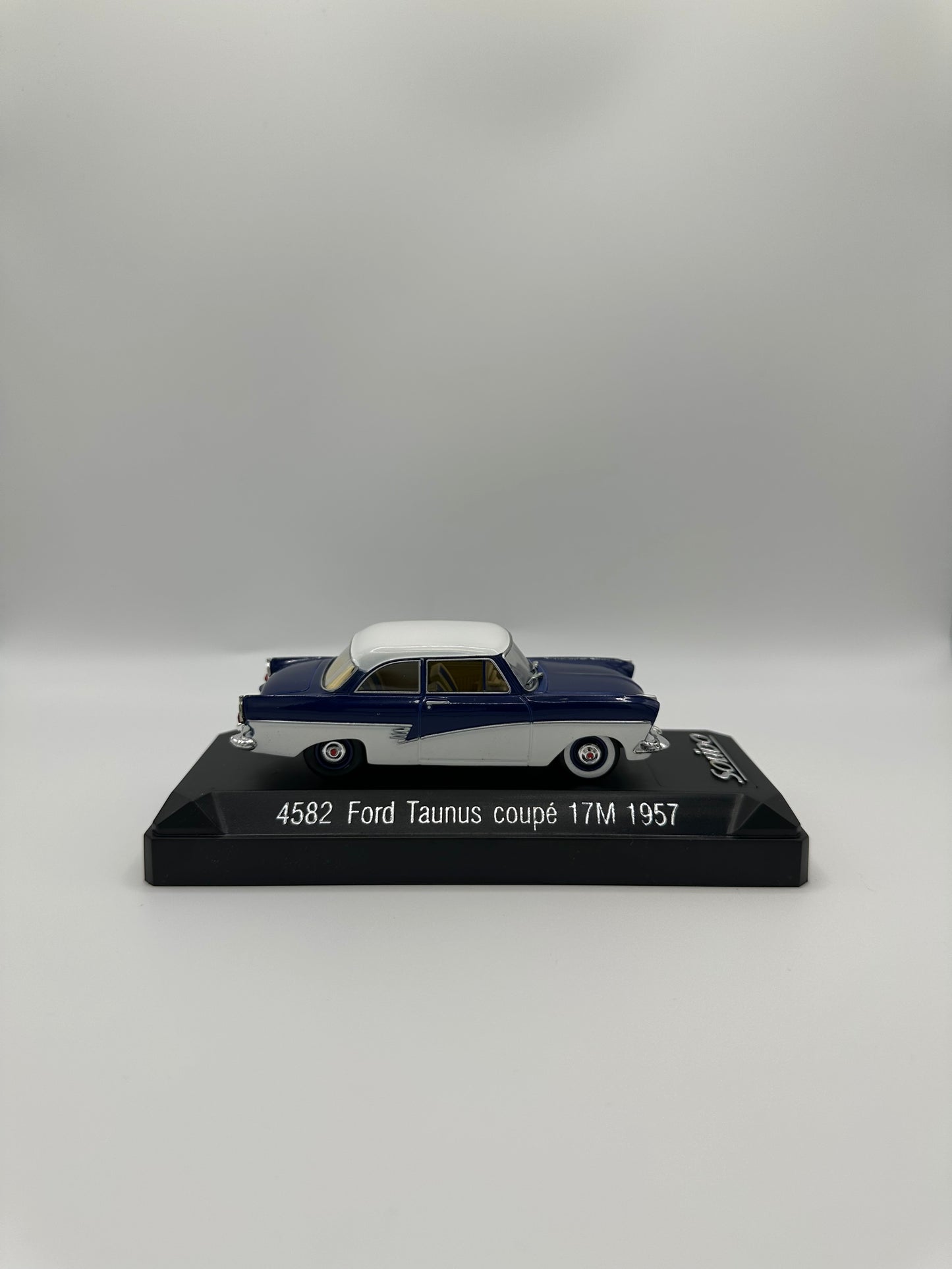 Solido Sixties 4582 Ford Taunus Coupé 17M 1957 1/43