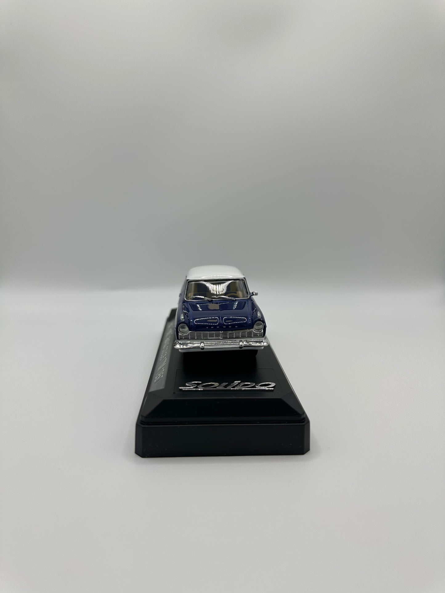 Solido Sixties 4582 Ford Taunus Coupé 17M 1957 1/43