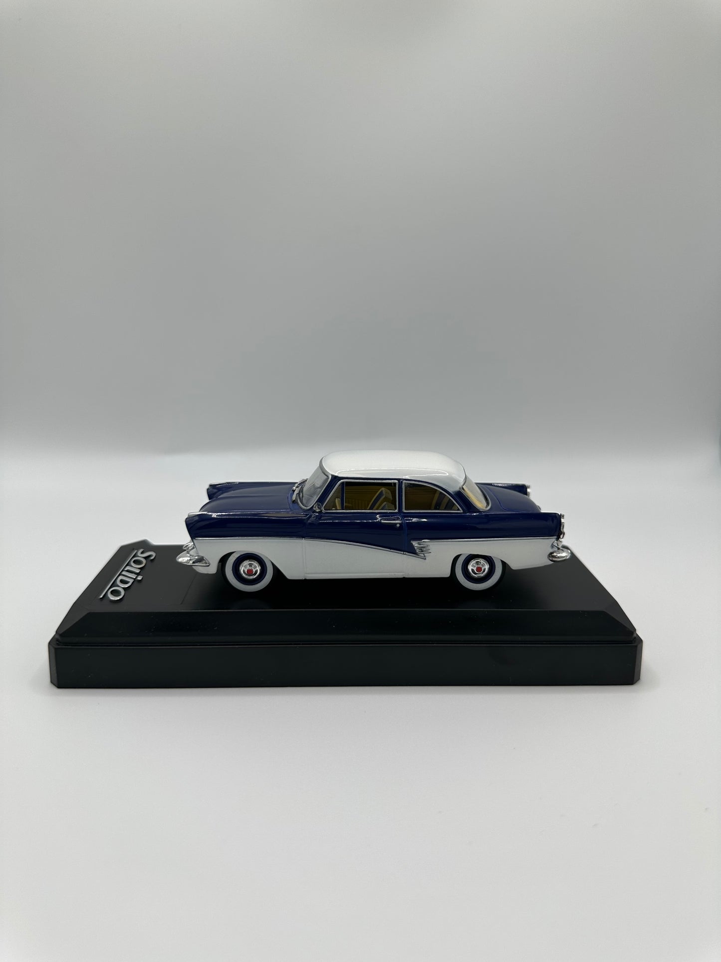 Solido Sixties 4582 Ford Taunus Coupé 17M 1957 1/43