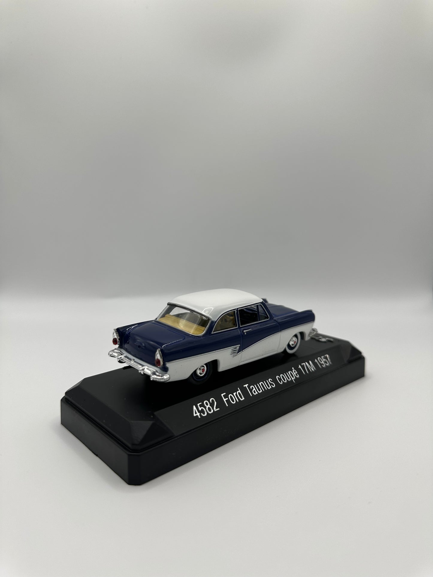 Solido Sixties 4582 Ford Taunus Coupé 17M 1957 1/43