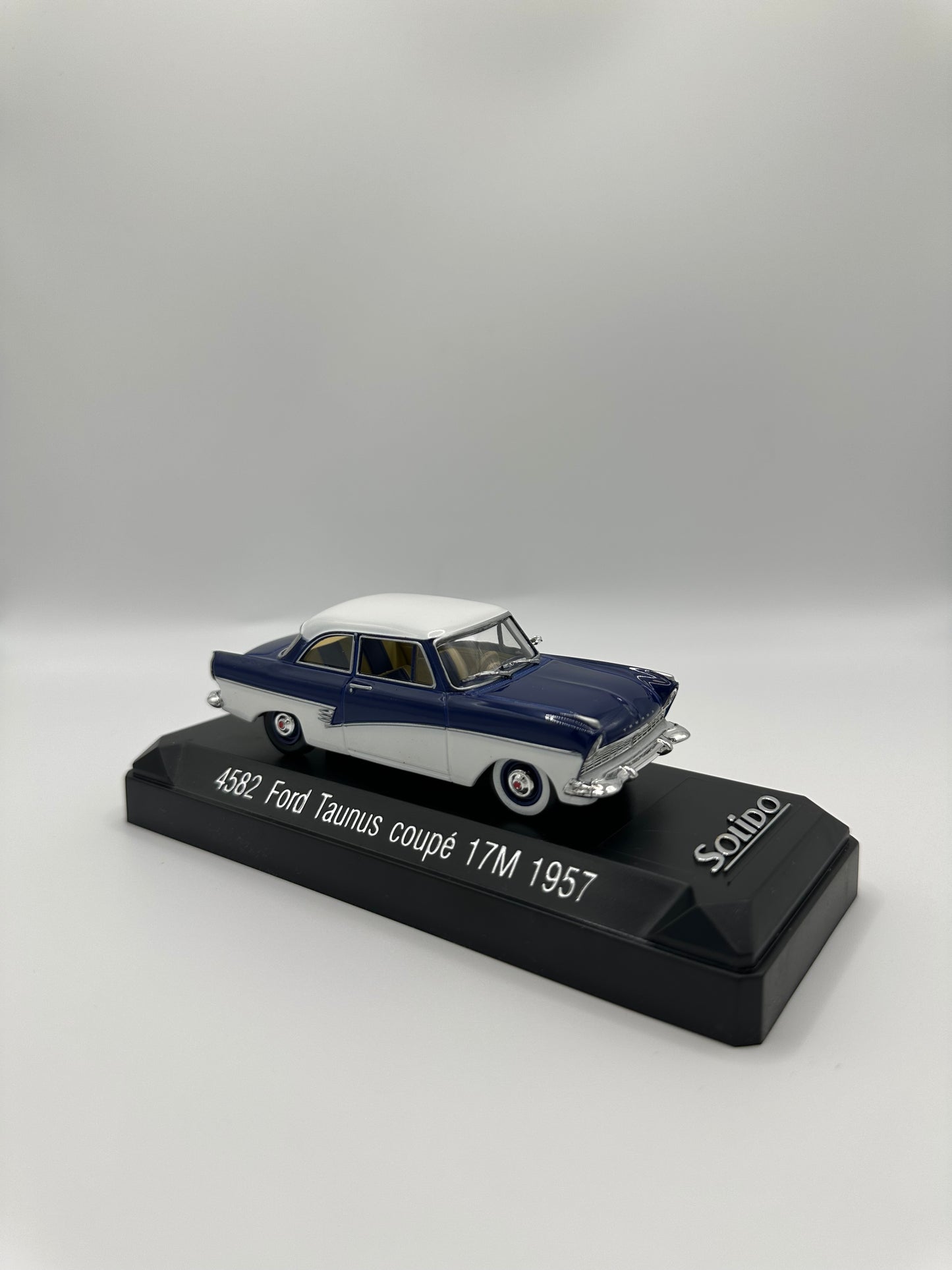 Solido Sixties 4582 Ford Taunus Coupé 17M 1957 1/43