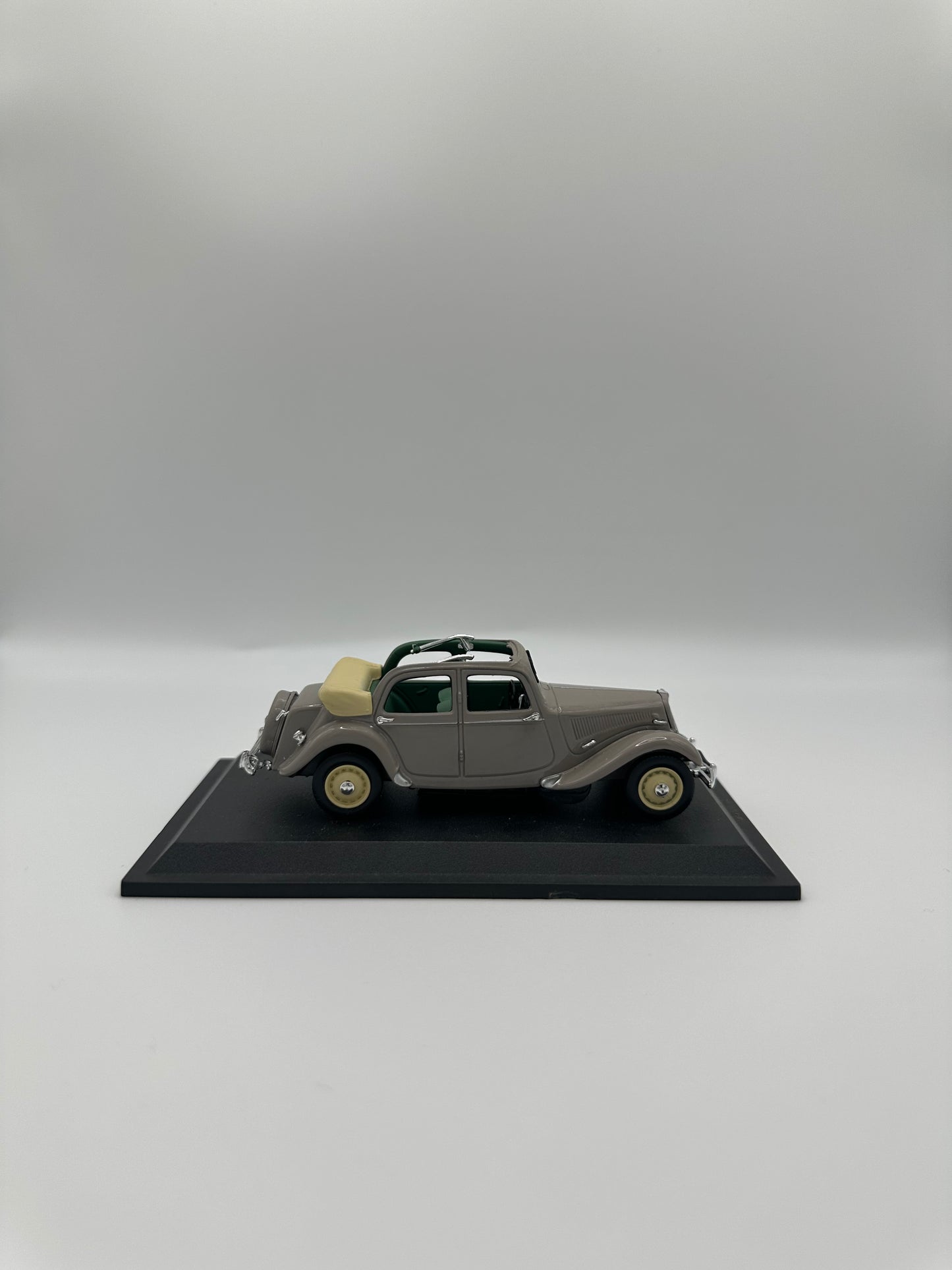 Citroën Traction 11 BL Découvrable AEAT 1950 1/43
