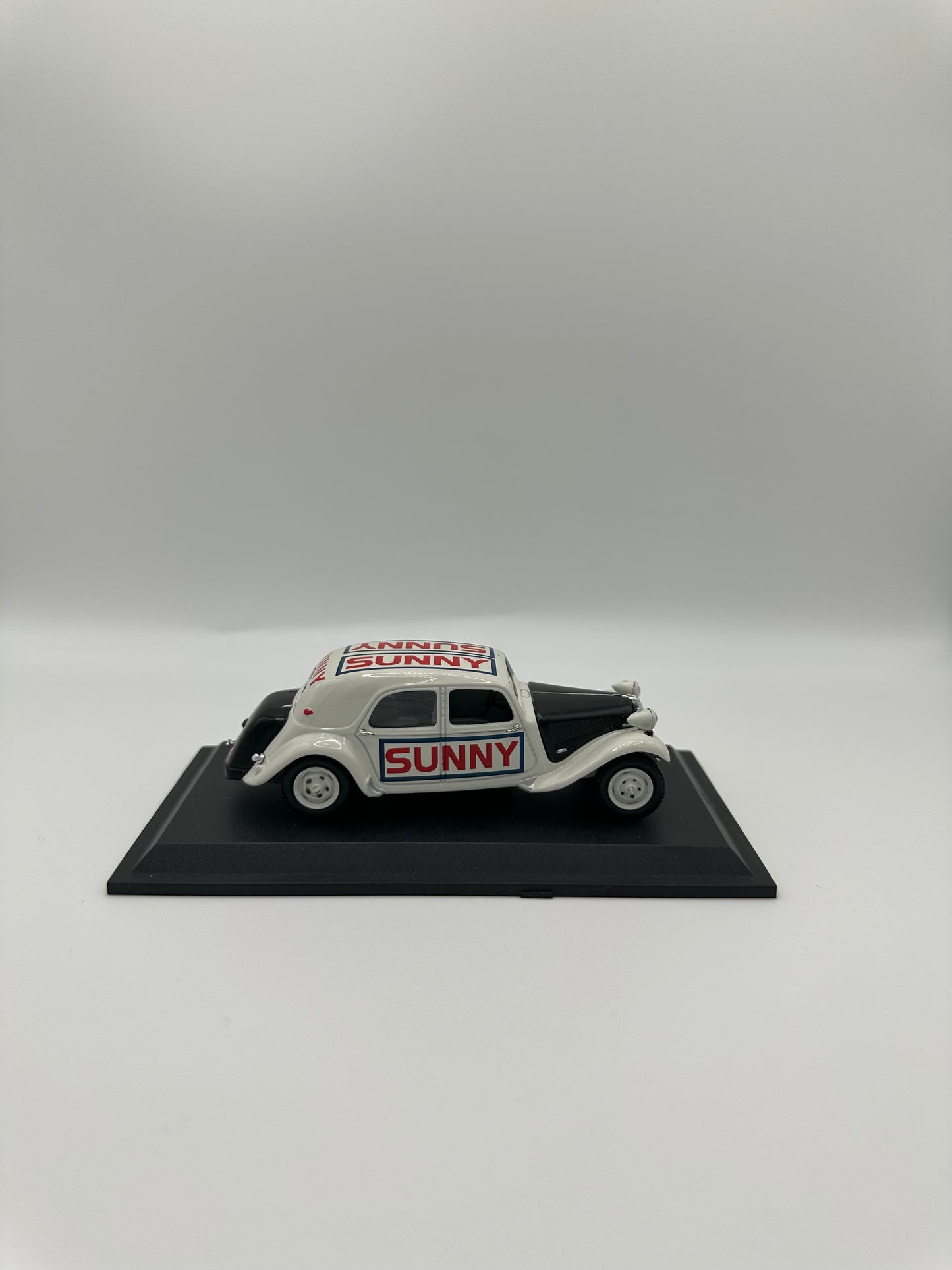 Citroën Traction 11 B Cascadeur 1955 1/43