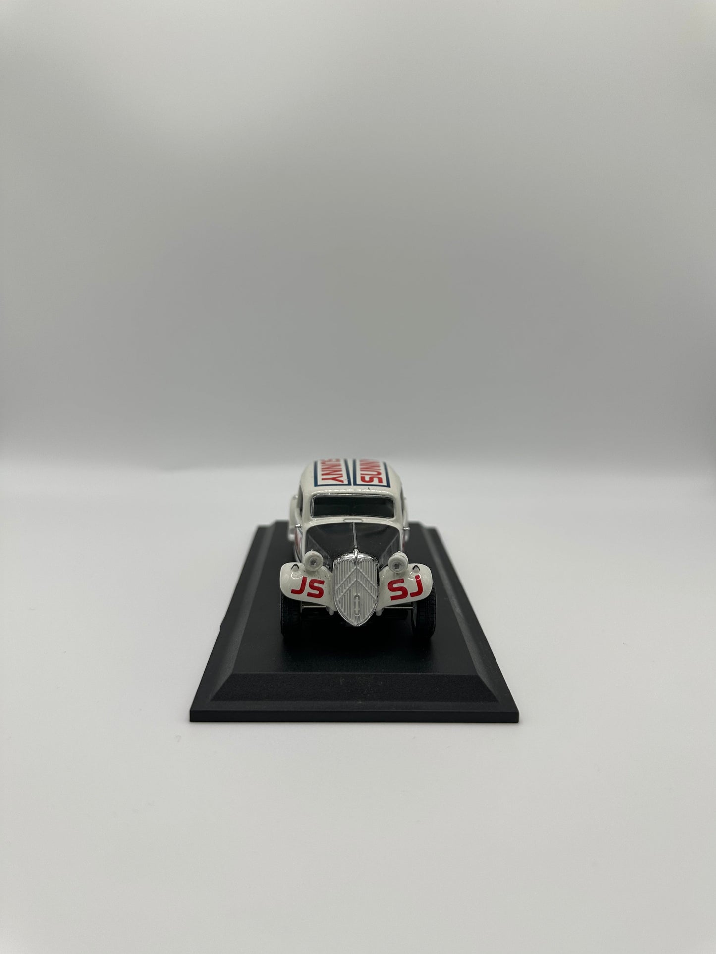 Citroën Traction 11 B Cascadeur 1955 1/43