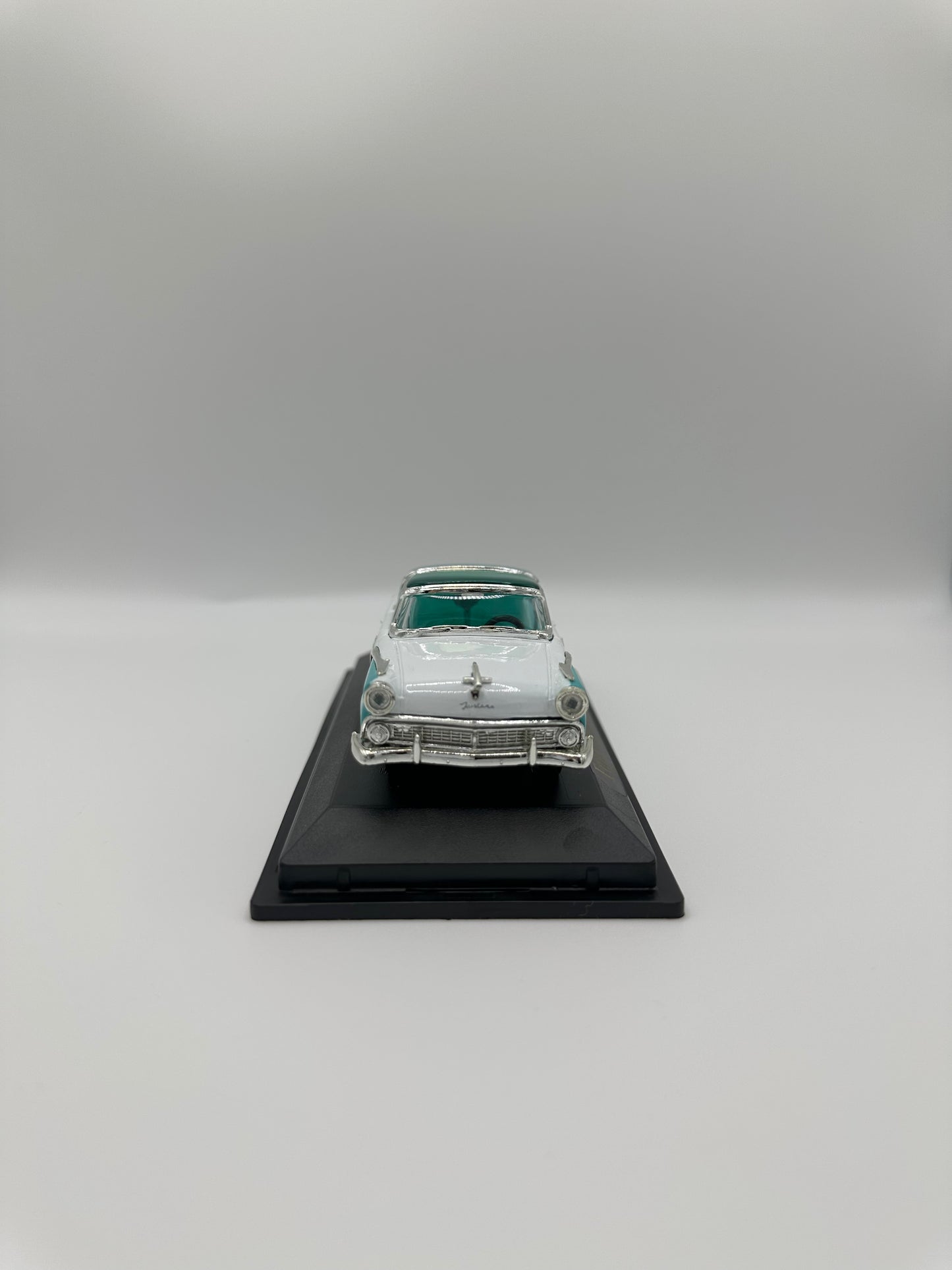 Ford Crown Victoria 1955 1/43