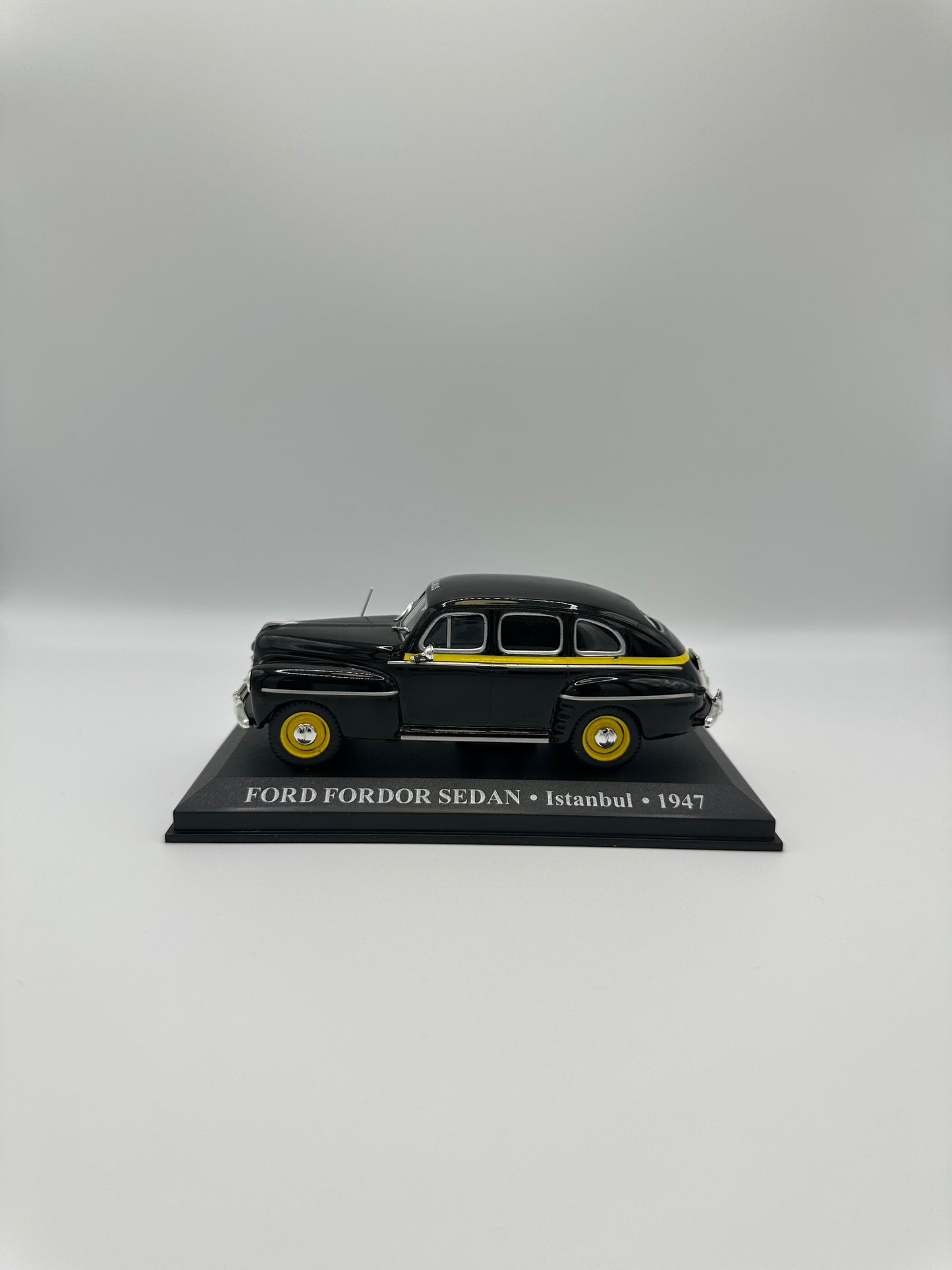 Ford Fordor Sedan Istanbul 1947 1/43