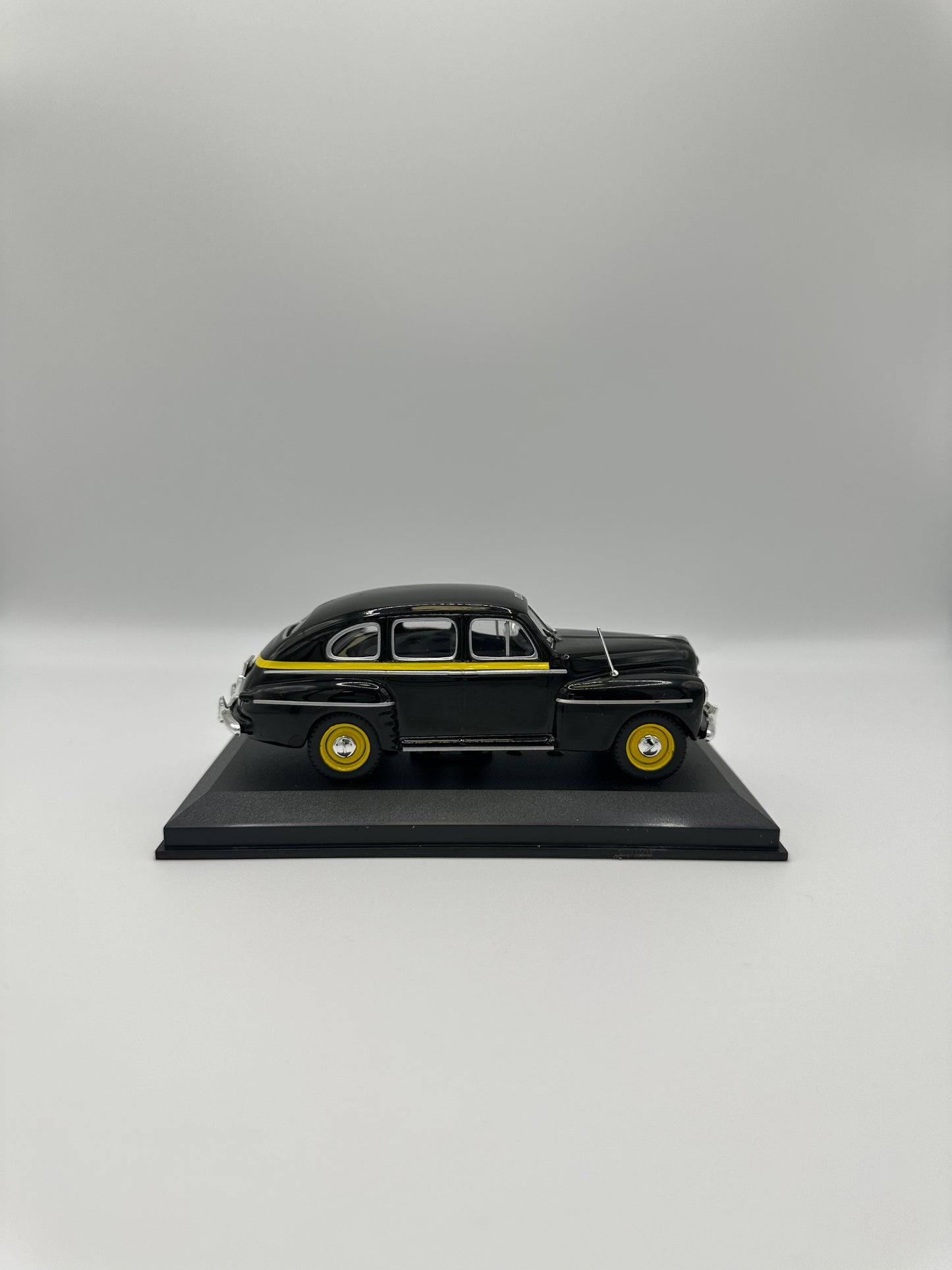 Ford Fordor Sedan Istanbul 1947 1/43