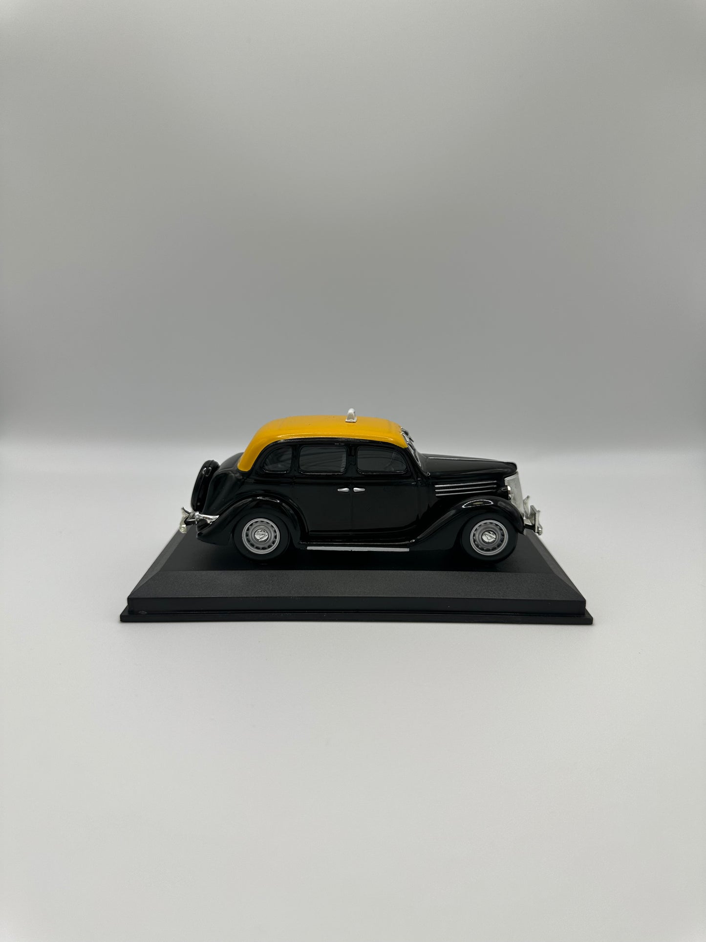 Ford V8 Montevideo 1950 1/43