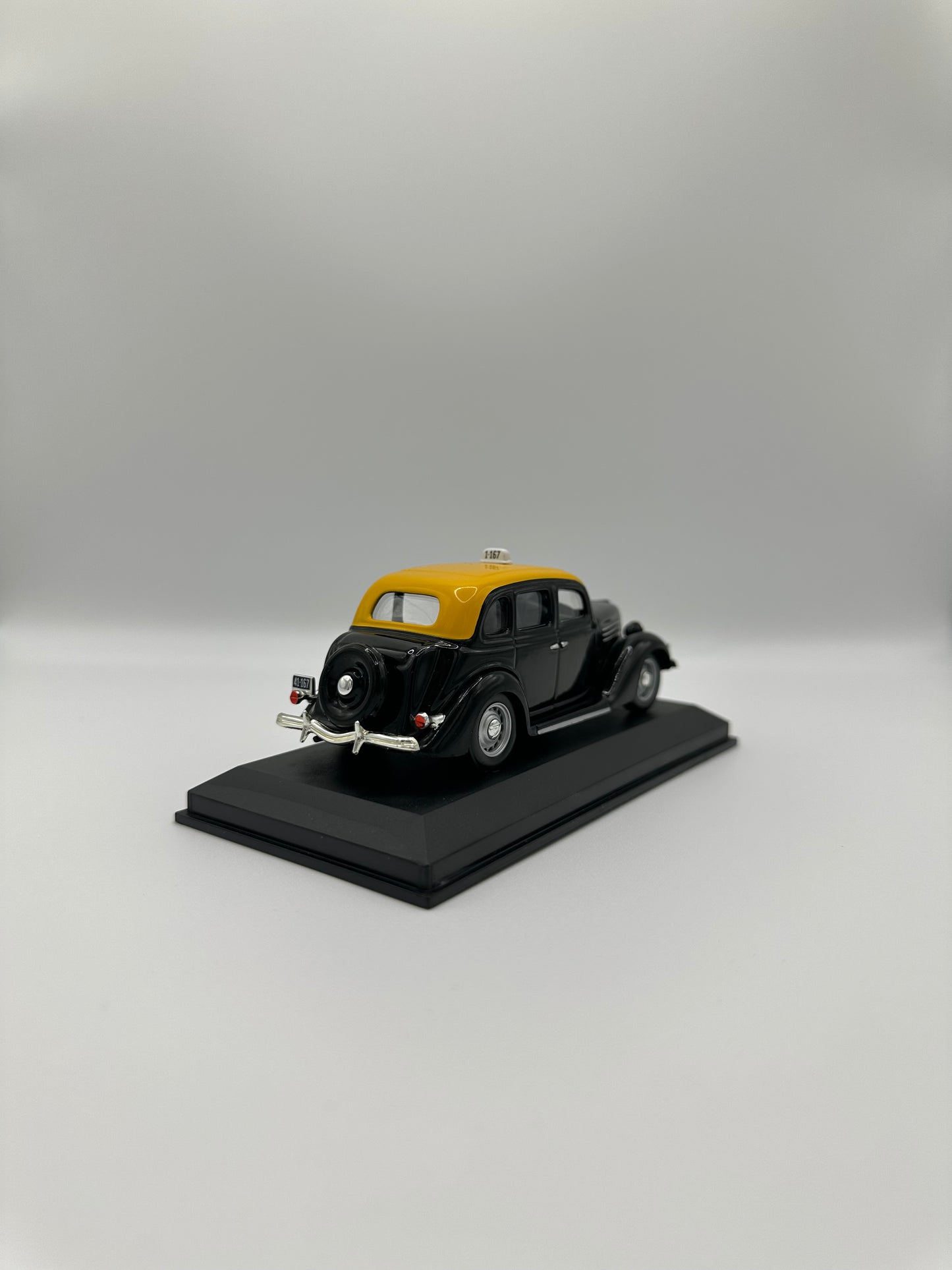Ford V8 Montevideo 1950 1/43