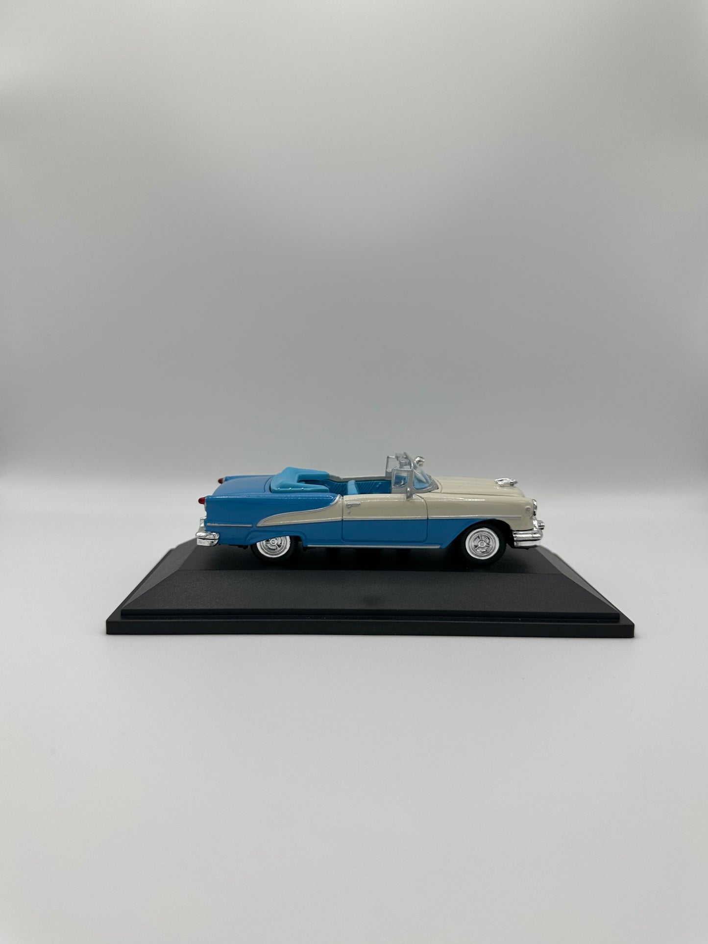 New Ray 1955 Oldsmobile Super 88 1/43