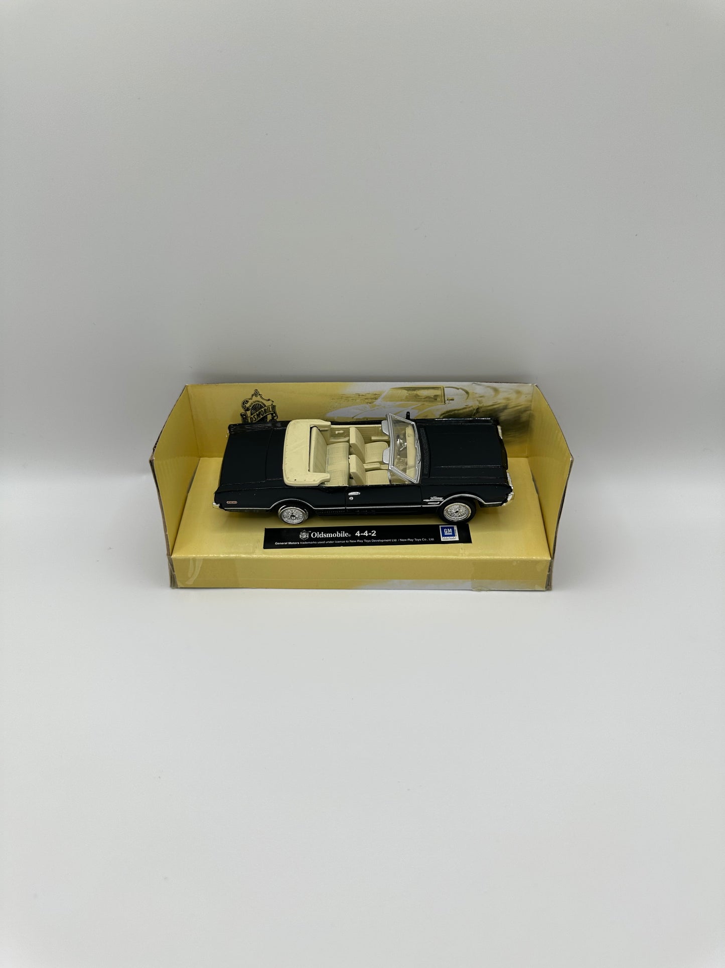 New Ray City Cruiser Collection Oldsmobile 4-4-2 1/43