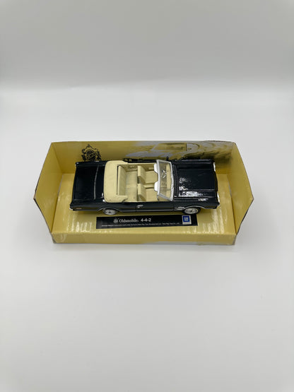 New Ray City Cruiser Collection Oldsmobile 4-4-2 1/43