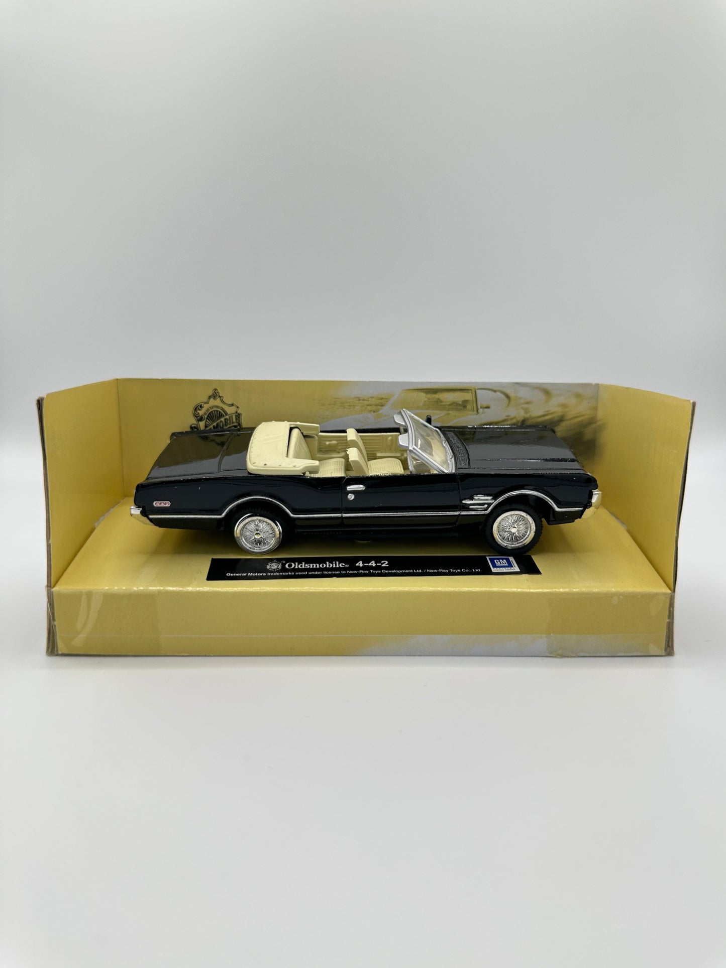 New Ray City Cruiser Collection Oldsmobile 4-4-2 1/43