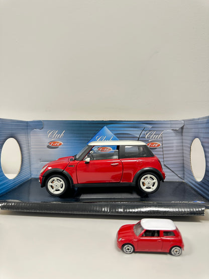 Solido Mini Cooper (New Mini) 2001 1/18