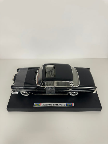 Revell Metal Mercedes-Benz 300 SE 1/18