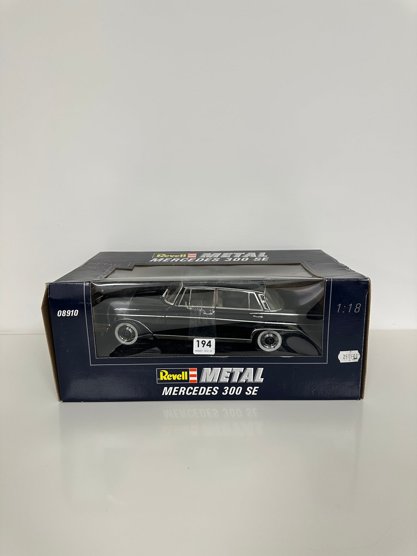 Revell Metal Mercedes-Benz 300 SE 1/18