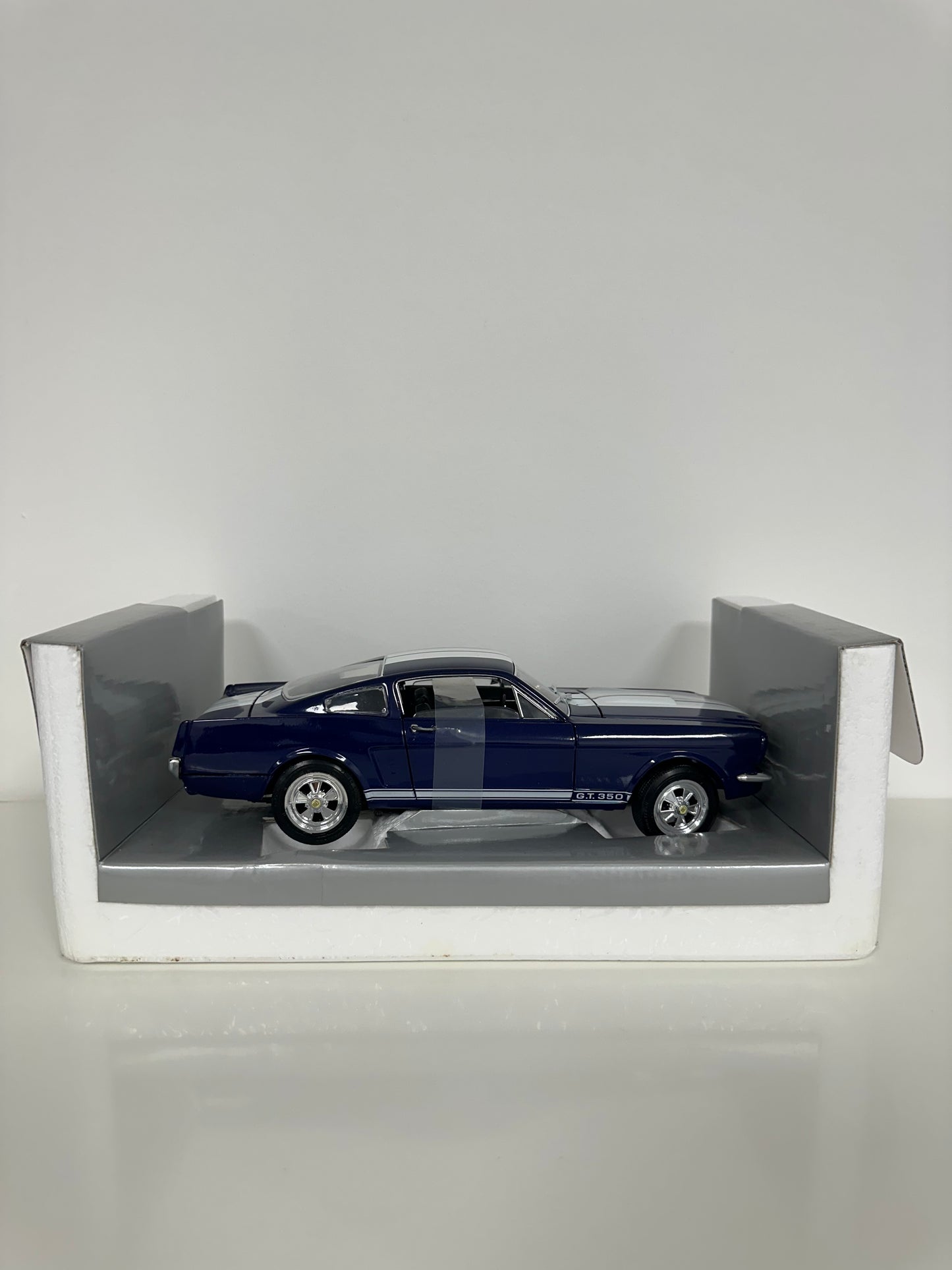 Eagle's Race Ford Mustang Shelby GT350 1/18