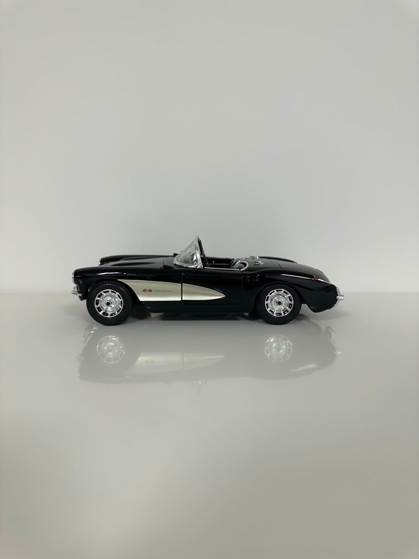 Maisto Chevrolet Corvette C1 (1957) 1/18