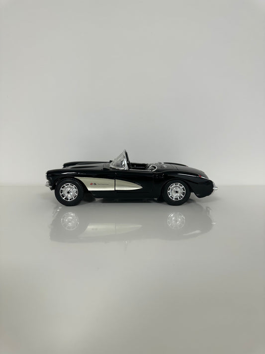 Maisto Chevrolet Corvette C1 (1957) 1/18