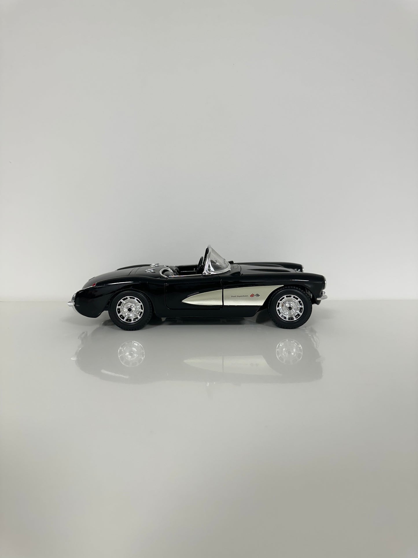 Maisto Chevrolet Corvette C1 (1957) 1/18