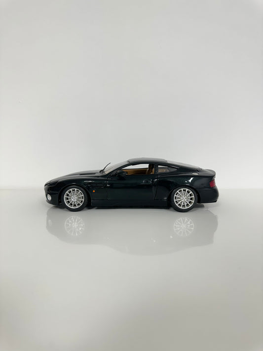 Bburago Aston Martin Vanquish V12 1/18