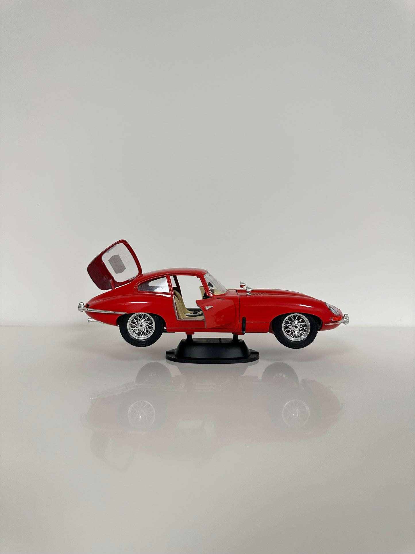 Bburago Jaguar E-Type Coupé 1/18