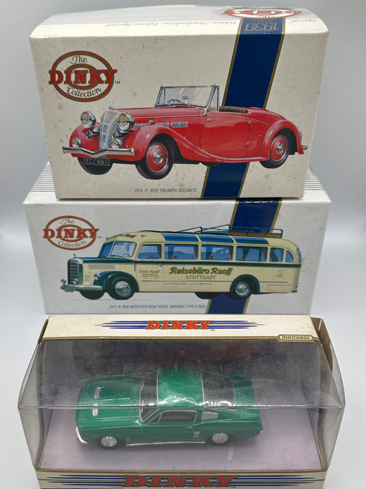 Lot de miniatures automobiles Dinky vintage 1/43